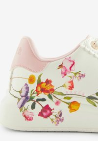 Baker by Ted Baker FLORAL CHUNKY REGULAR FIT - Sneakers low - white