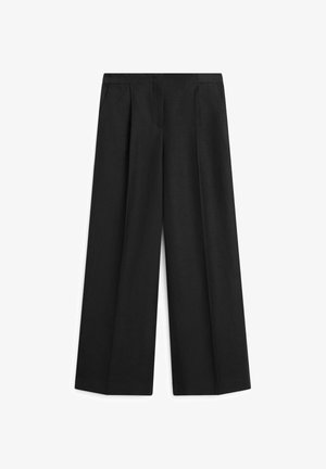 Zwarte wijde broek met plooien aan de voorkant en zijzakken, ontworpen voor een ontspannen, op maat gemaakte pasvorm.