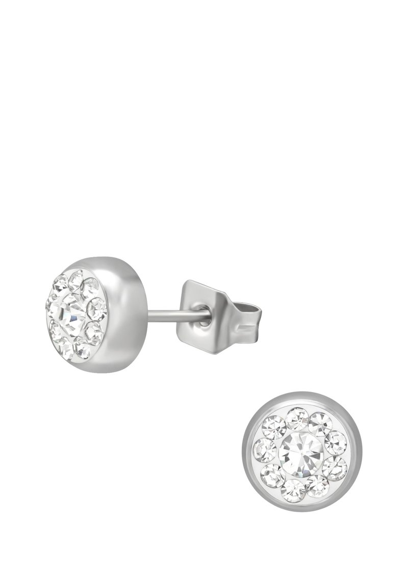 Orecchini a stecca in argento con design rotondo, decorati con numerosi piccoli cristalli trasparenti attorno a una pietra centrale più grande.
