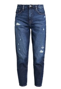 Blå denimjeans med hög midja, smalnande ben, slitna detaljer och fransade lappar. Har en klassisk femfickedesign och knappstängning.