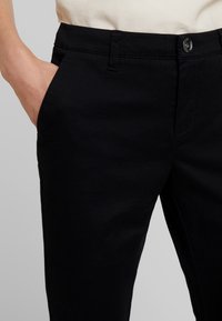 Sisley Tygbyxor - black