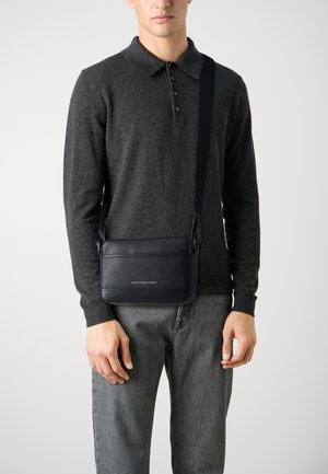 Tommy Hilfiger PREMIUM CAMERA BAG UNISEX - Skulderveske - black