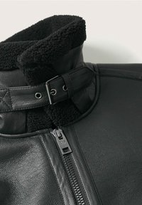 Mango Chaqueta de cuero sintético - black