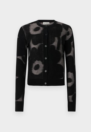 Μαύρη ζακέτα με λουλουδάτο μοτίβο σε αποχρώσεις του γκρι, μακριά μανίκια, ριμπ περιθώρια και εμπρός κλείσιμο με κουμπιά, πέντε μαύρα κουμπιά.