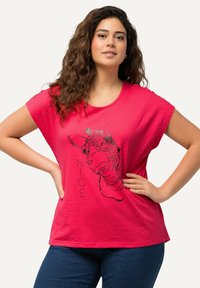 Ulla Popken ANIMAL CAP SLEEVE GRAPHIC - Triko s potiskem - hibiscus red