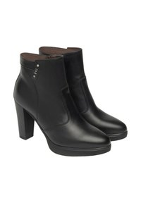 Stivali neri in pelle fino alla caviglia con tacco a blocco e cerniere laterali, con un piccolo logo in metallo vicino al bordo superiore.