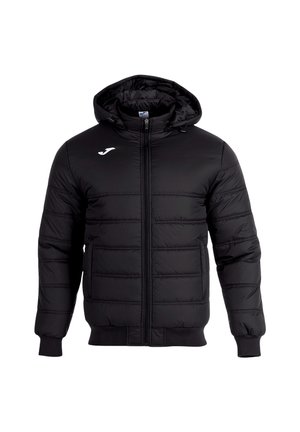 Schwarze wattierte Winterjacke mit Kapuze, Frontreißverschluss, Seitentaschen, gerippten Bündchen und einem weißen Logo auf der rechten Brust.