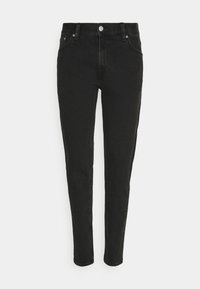 Vaqueros de mezclilla negra con un ajuste slim, cintura alta, diseño de cinco bolsillos y cierre de botón metálico. Textura suave con un desvanecimiento mínimo.