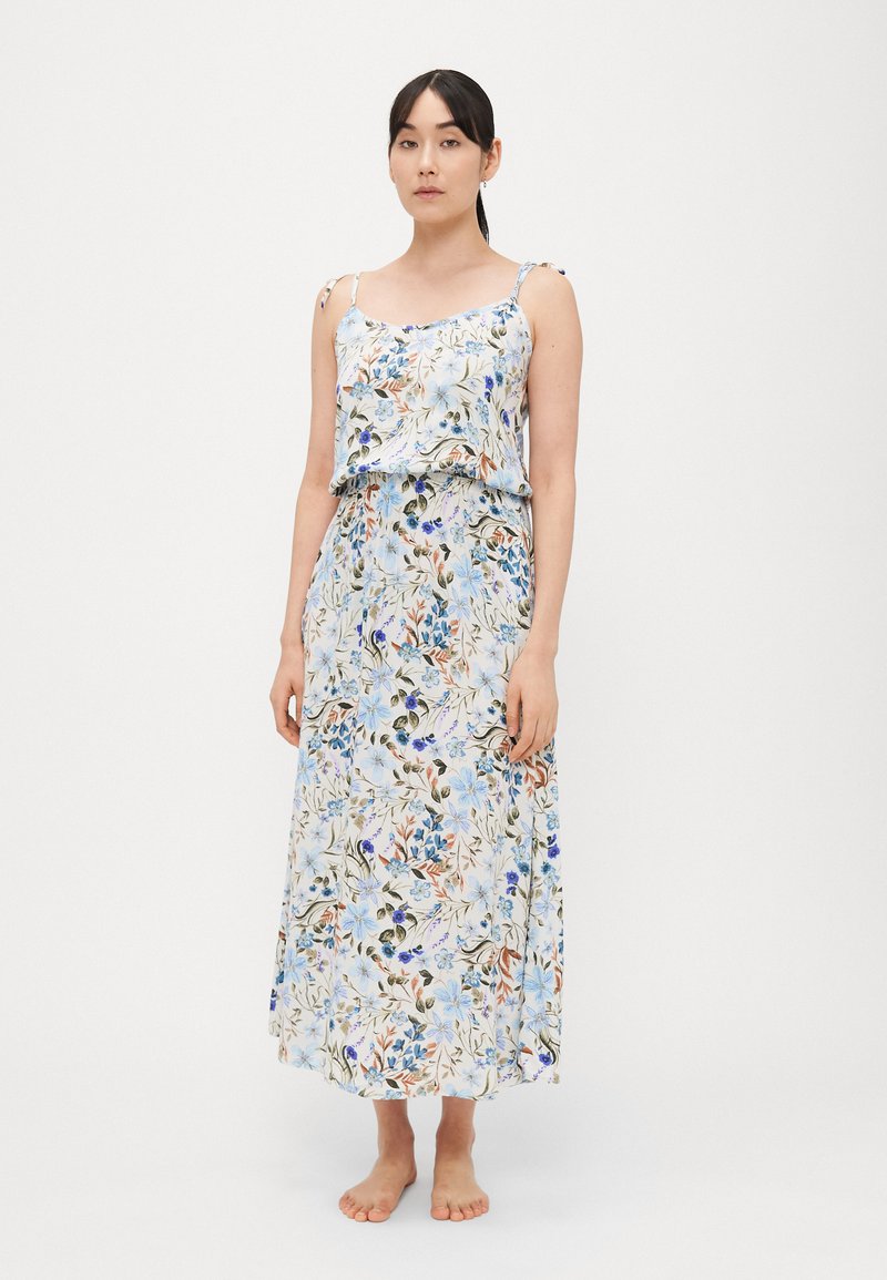 Μακρύ φόρεμα με λουλούδια σε μπλε, μοβ και πορτοκαλί σχέδια. Κατασκευασμένο από ελαφρύ ύφασμα, με λεπτές τιράντες και σχέδιο με βολάν.