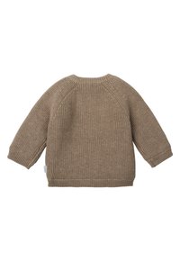 Brązowy sweter z dzianiny o prążkowanej fakturze, okrągłym dekolcie i długich rękawach. Posiada szwy raglanowe i prosty dół.