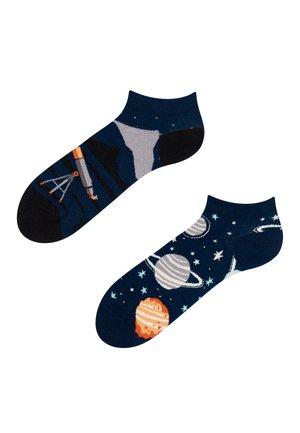 1 PAAR MIT 2 UNTERSCHIEDLICHEN DESIGNS MOTIV COSMOS   - Socks - dunkelblau