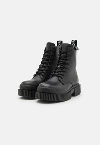 Armani Exchange Botines con plataforma - black