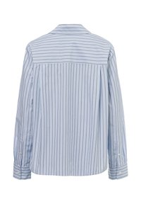 Lichtblauw overhemd met lange mouwen met verticale en horizontale dunne zwarte strepen, met knoopmanchetten, weergegeven vanaf de achterkant op een witte achtergrond.