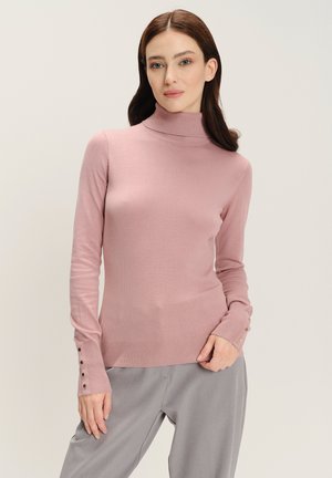 Jasnoróżowy sweter z golfem wykonany z miękkiego materiału, z prążkowanymi sekcjami i dekoracyjnymi guzikami przy nadgarstkach. Dopasowany krój.