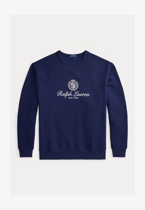 Sudadera azul marino con cuello redondo, texto blanco "Ralph Lauren New York" y logo de escudo centrados en el pecho, mangas largas, puños y dobladillo acanalados.