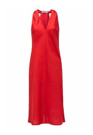 Vestido sin mangas rojo con escote en V, hecho de tela suave. Presenta un corte holgado y un dobladillo ligeramente acampanado. Sin patrones ni acentos visibles.