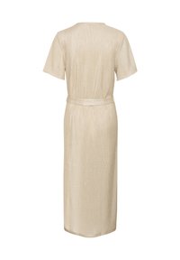 Rochie bej până la genunchi, cu mâneci scurte, textură ribbed, strălucire metalică, talie cu brâu și croială dreaptă. Fără închizători vizibile.