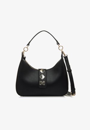 Schwarze Lederhandtasche mit runder Form, ausgestattet mit einem strukturierten Tragegurt und goldenen Hardware-Highlights; eine flache Fläche mit geometrischen Designs auf der Vorderseite.