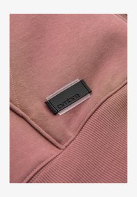Geselecteerd, dark rose