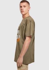 Merchcode THIN LIZZY - DONT BELIEVE A WORD FOX HEAVY - T-shirts med print - olive