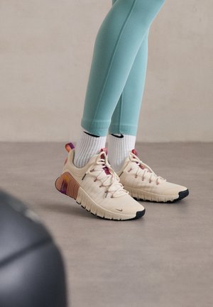 FREE METCON 6 SE - Treningssko - pearl white/metallic pewter/multi-color/black/rose gold-coloured