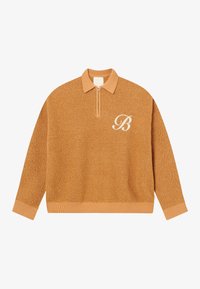 Pull en tricot couleur miel avec un col zippé. Présente des poignets et un ourlet côtelés, un tissu texturé et un détail brodé d'une lettre blanche 'B'.