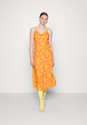 YAS YASMOLEA STRAP MIDI DRESS - Φόρεμα ημέρας - blazing orange/molea