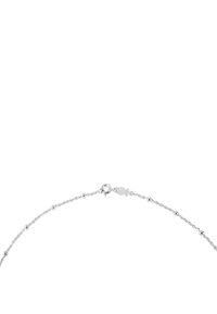Collar de cadena de plata con pequeñas cuentas redondas y un cierre de langosta. Diseño estilizado con un acabado pulido y un patrón de cuentas alternadas.