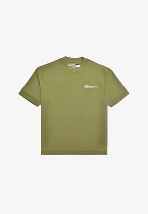 Olivengrünes T-Shirt aus Baumwolle mit rundem Halsausschnitt und kurzen Ärmeln. Mit dezentem weißen Text auf der Vorderseite. Weiche Textur.