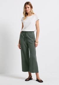 Street One Pantalon classique - grün