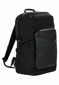 Mochila negra con cuerpo de tejido mate, bolsillo frontal brillante, correas ajustables y múltiples compartimentos con cremallera para el almacenamiento.