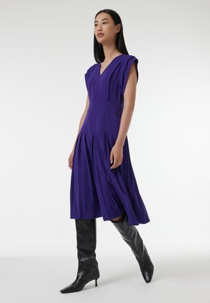 PLEATED - Freizeitkleid - purple