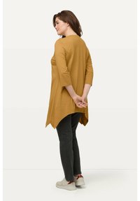 Ulla Popken FINITION EN POINTE COL EN V MANCHES 3/4 - Pitkähihainen paita - light brown