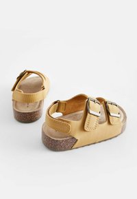 Next CUSHIONED DOUBLE BUCKLE TOUCH FASTENING STANDARD - Lær-at-gå-sko - yellow