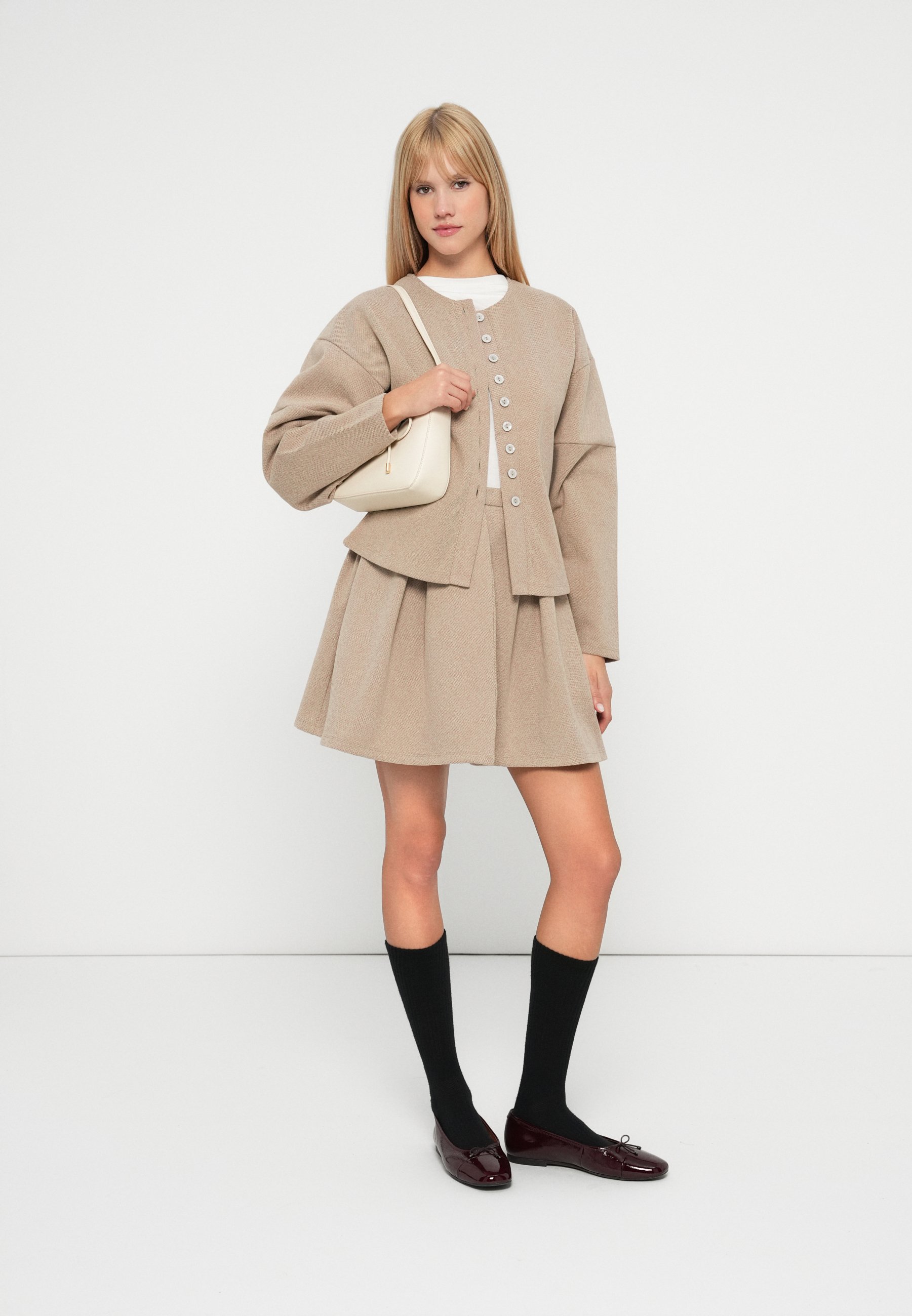 VERO MODA Damen Minirock Vmcarolina - Hoch Geschnittene Taille, Wickeloptik, Für Einen Modernen Look