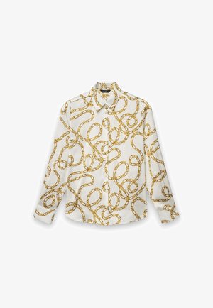 Chemise blanche à manches longues avec un motif de chaîne dorée, col boutonné et texture de tissu lisse. Design comprenant des motifs de chaînes entrelacées.