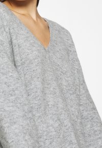 CLOSED Sweter