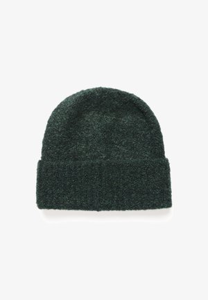 Bonnet en tricot vert avec un revers côtelé replié, fabriqué en laine texturée pour la chaleur et le confort. Forme ronde.