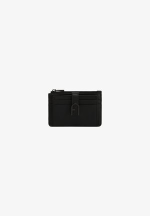 Portafoglio nero in pelle texture con molte fessure per carte, scomparto con zip e dettaglio ad anello. Forma rettangolare compatta.
