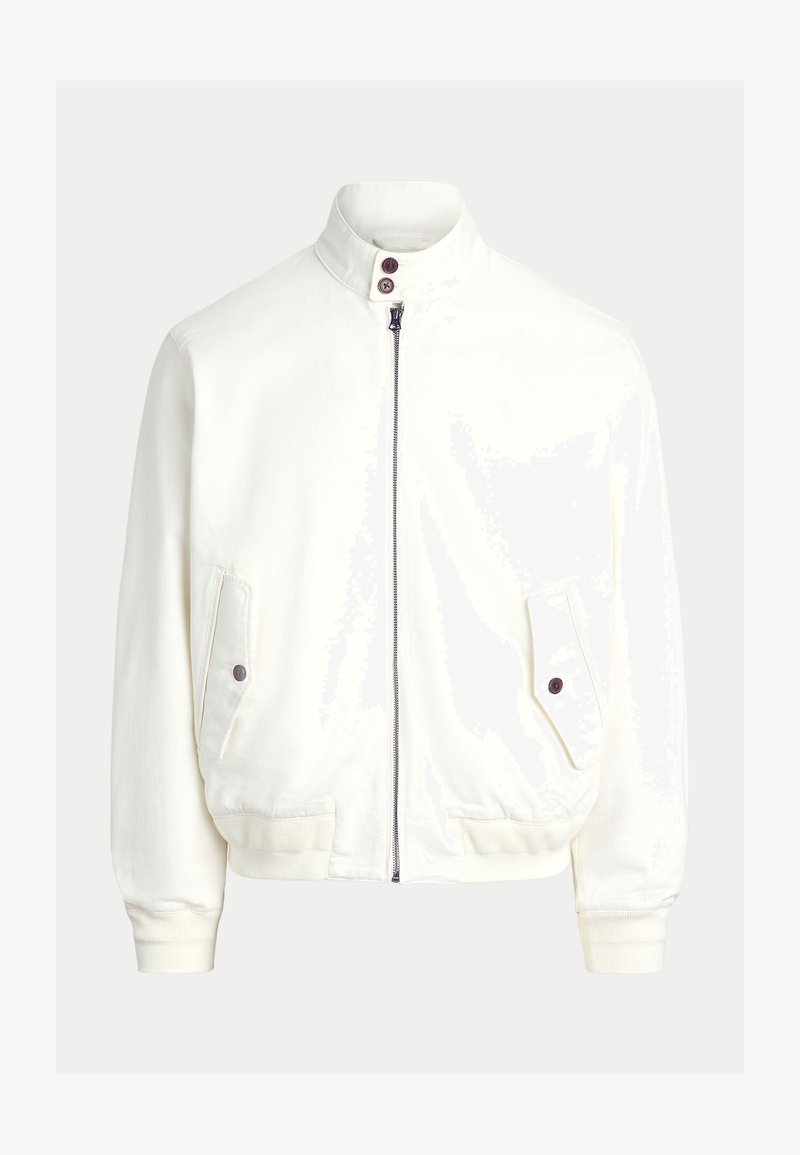 Balta užsegama bomber tipo striukė su ribiniu apdaila rankogaliais ir apačia, dvi kišenės su sagomis ir aukšta apykakle su dviem tamsiomis sagomis.