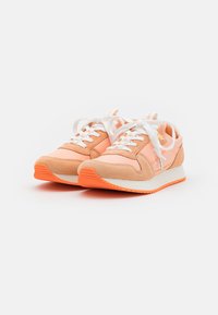Calvin Klein Jeans RUNNER - Tenisky - apricot ice/bright white