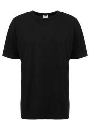 Fekete pamut környakú póló rövid ujjakkal, normál fazonnal, sima textúrával, látható minták vagy díszítések nélkül.