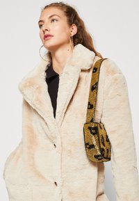 VILA VIFEBA COAT - Vinterkåpe / -frakk - birch