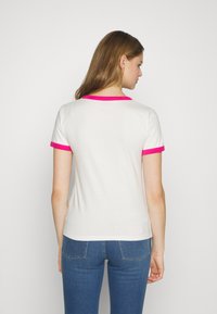 Wrangler RINGER TEE - Printtipaita - worn white