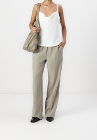 Anna Field Top - off-white