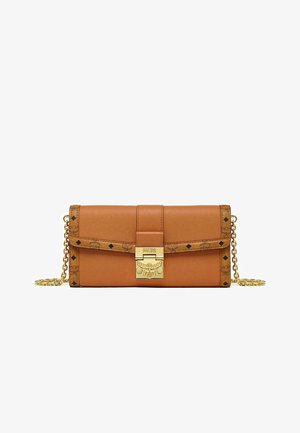 MCM TRACY MIT KETTENRIEMEN IN - Wallet - cognac