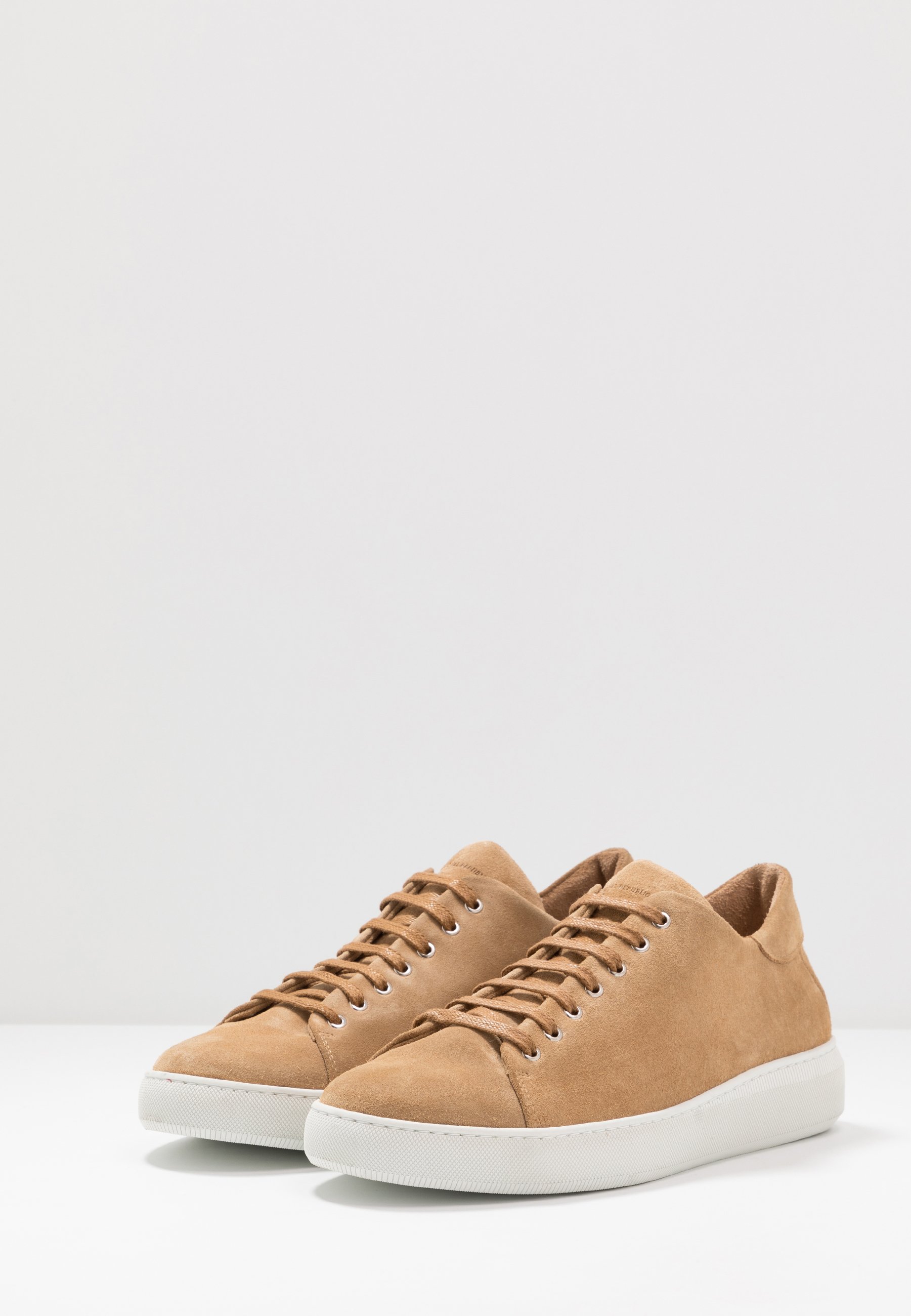 Royal RepubliQ VERGE DERBY SHOE Joggesko camel Zalando.no Royal RepubliQ VERGE DERBY SHOE Joggesko white Zalando.no