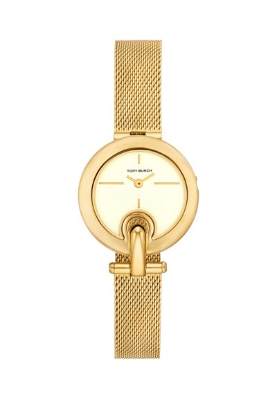 Montre-bracelet Tory Burch ton or avec un cadran rond minimaliste et un bracelet en maille, avec un détail unique de barre courbée en bas du cadran.
