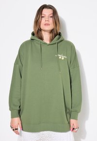Sudadera verde de gran tamaño con capucha ajustable, logo bordado "LEMONADE", puños acanalados y material de algodón suave.