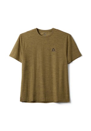 T-shirt à manches courtes olive avec col rond, texture chinée subtile et petit logo Altavia noir sur la poitrine gauche.